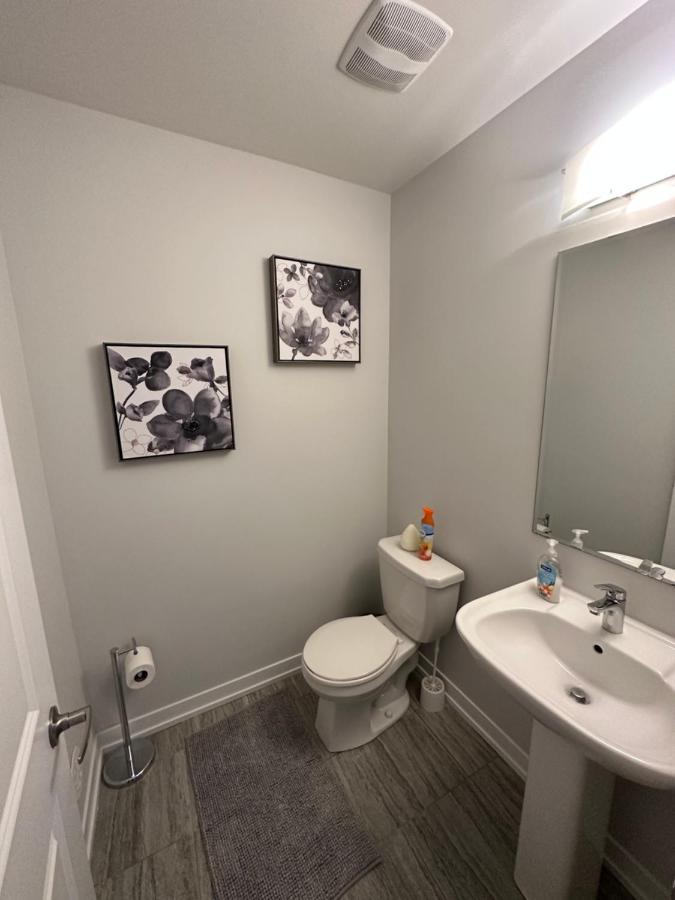 Modern Townhouse, Vaughan, Ontario, Canada المظهر الخارجي الصورة